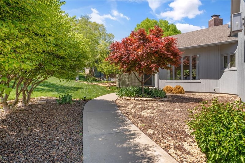 10808 W 109th St, Overland Park, KS 66210
