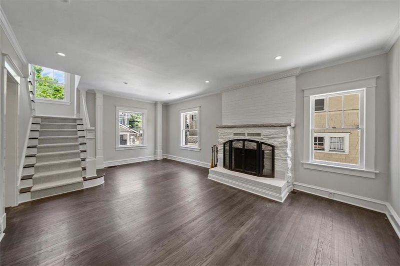 12 E 57 St, Kansas City, MO 64113