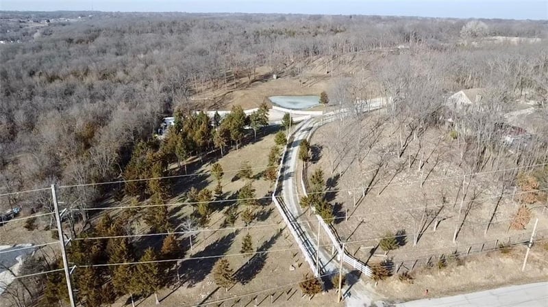 8210 Swartz Rd, Kansas City, KS 66111