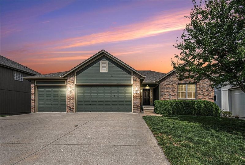 3125 SW Damon Ln, Lee's Summit, MO 64082