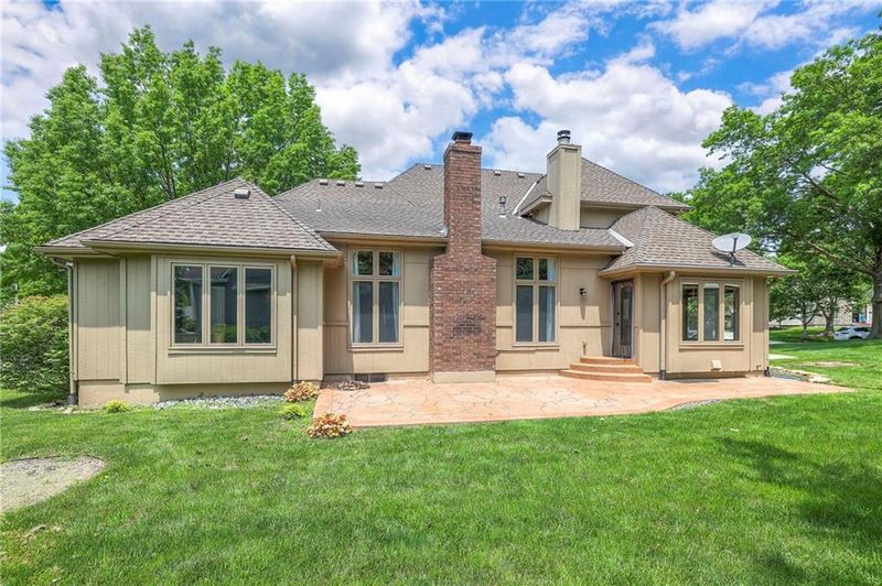 12704 Mohawk Cir, Leawood, KS 66209