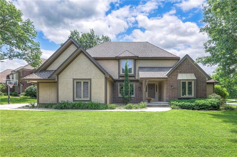12704 Mohawk Cir, Leawood, KS 66209