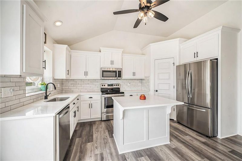 1101 NW 4th St, Oak Grove, MO 64075
