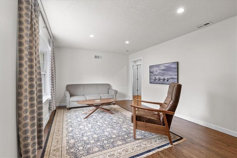 7518 W 64th Ter, Overland Park, KS 66202