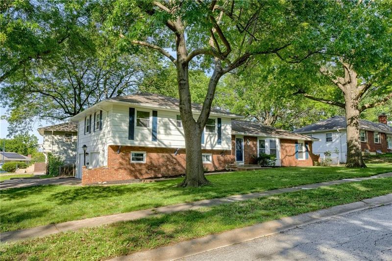 4401 E 104th St, Kansas City, MO 64137