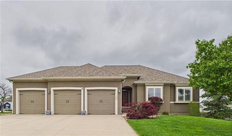 1808 Meadow Ln, Pleasant Hill, MO 64080