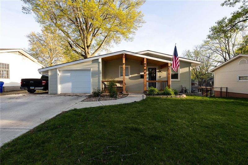 547 E Prairie St, Olathe, KS 66061