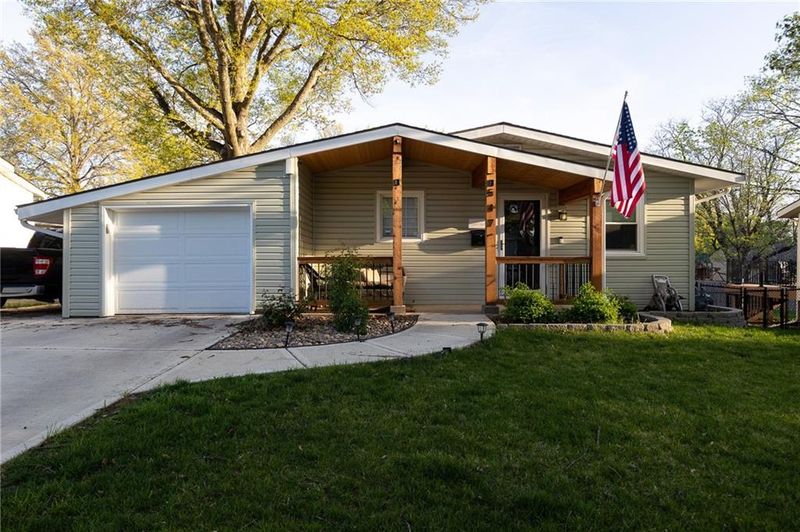 547 E Prairie St, Olathe, KS 66061