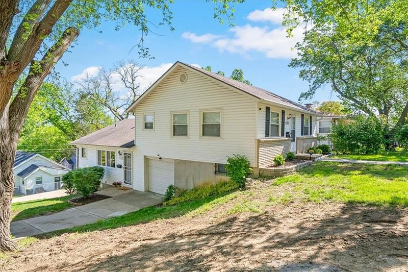 2000 E 48th St, Kansas City, MO 64130