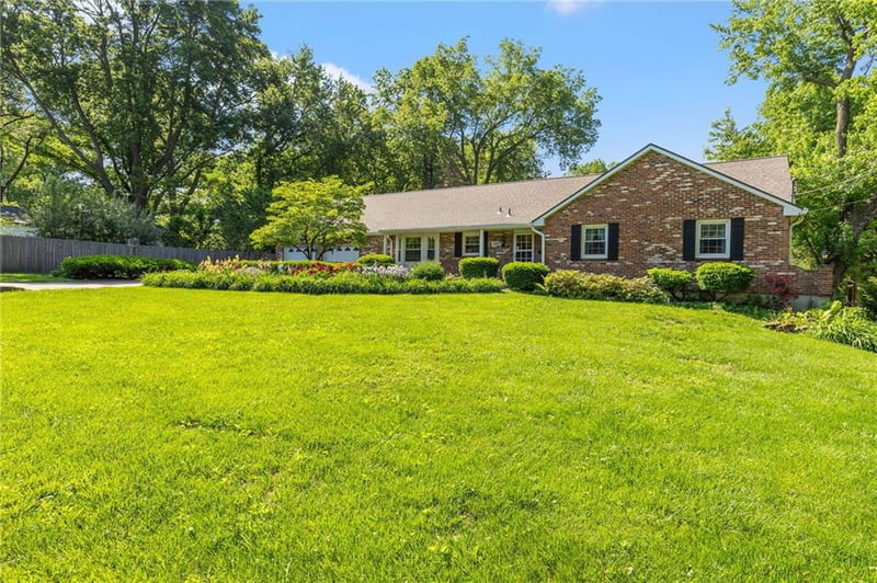 6717 W 69th St, Overland Park, KS 66204