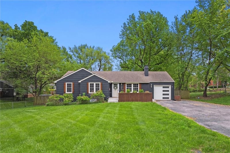 3415 W 95th St, Overland Park, KS 66206