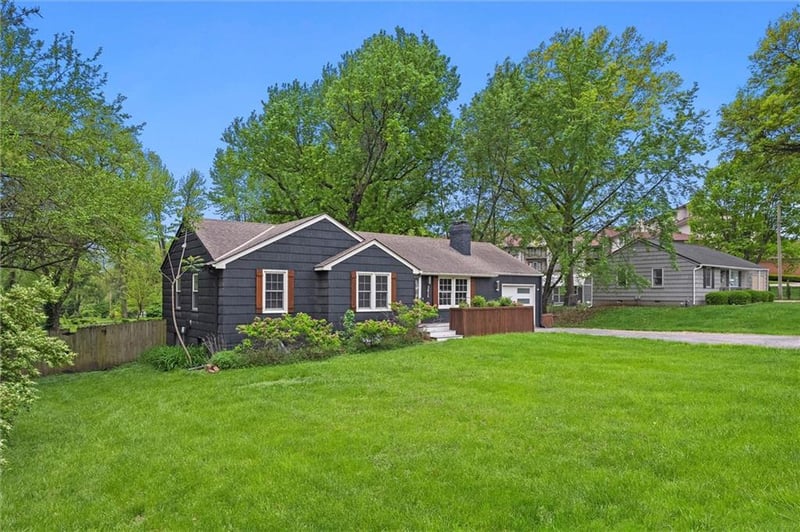 3415 W 95th St, Overland Park, KS 66206