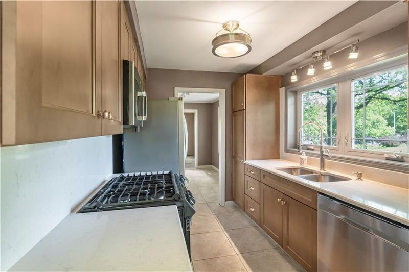 7345 Mercier St, Kansas City, MO 64114