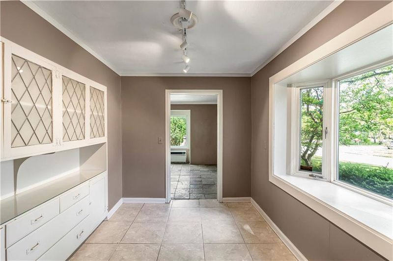 7345 Mercier St, Kansas City, MO 64114
