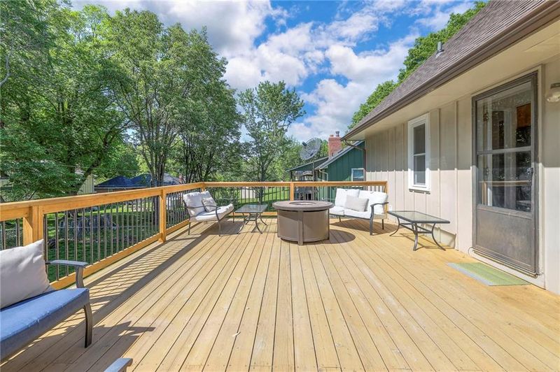 1200 Mission Rd, Harrisonville, MO 64701