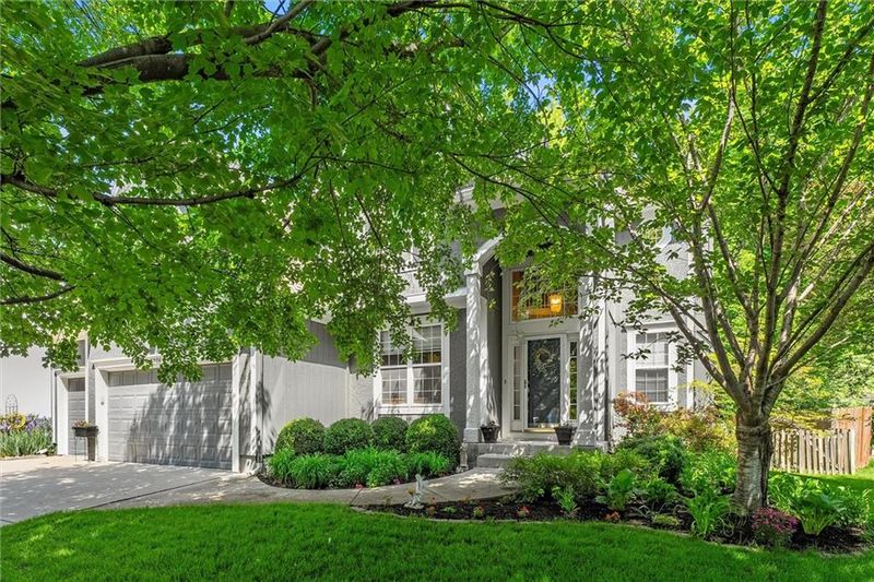 5206 W 158th Pl, Overland Park, KS 66224