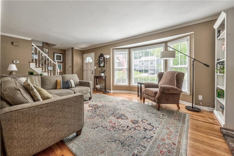 9533 Eby St, Overland Park, KS 66212