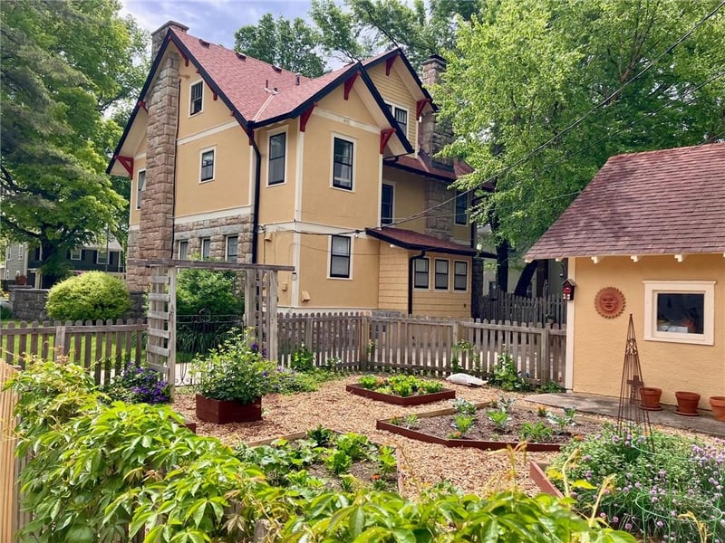 7300 Summit St, Kansas City, MO 64114