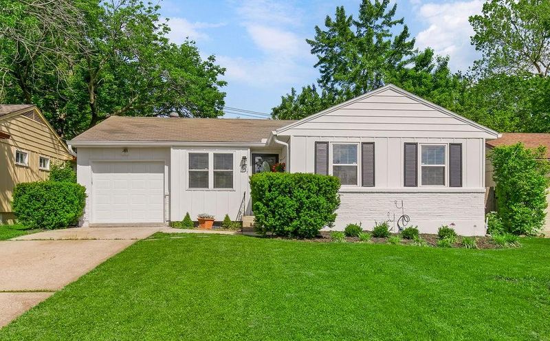 8321 Oak St, Kansas City, MO 64114