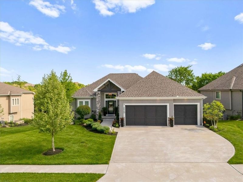 25749 W 96th Ter, Lenexa, KS 66227
