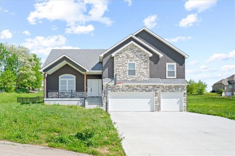 19086 Millstone Ter, St Joseph, MO 64505