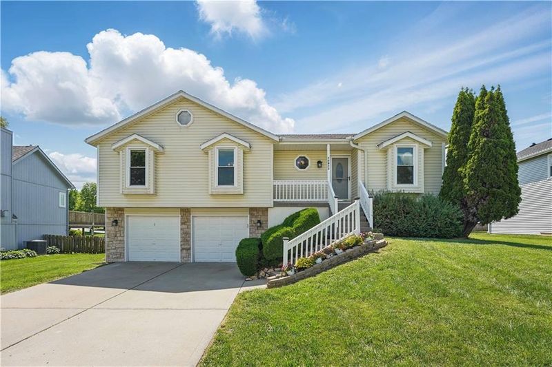 10912 N Farley Ave, Kansas City, MO 64157