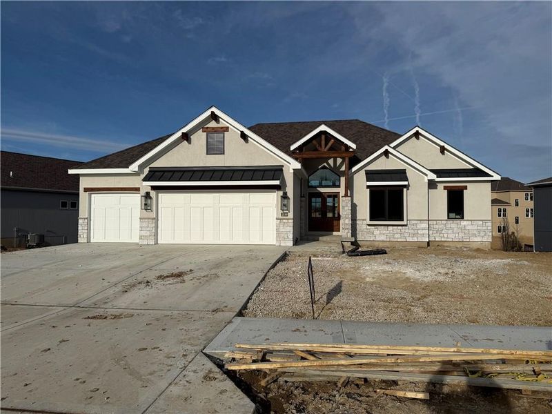 4608 NW Luna Piena Way, Riverside, MO 64150