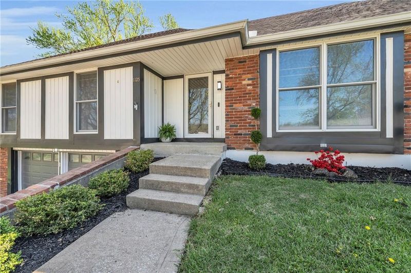 1125 NE 97th Pl, Kansas City, MO 64155