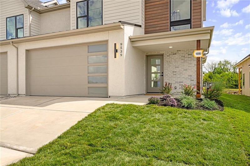 9539 Jupiter St, Lenexa, KS 66219