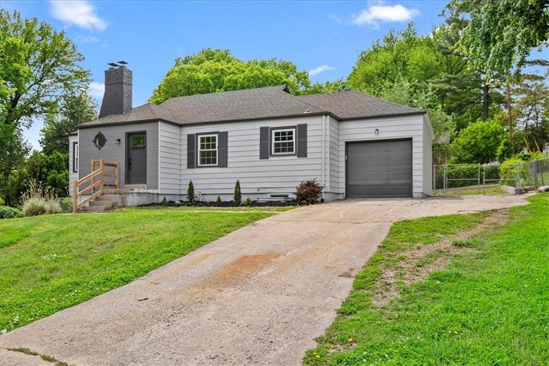 4126 NW Willow Dr, Kansas City, MO 64116