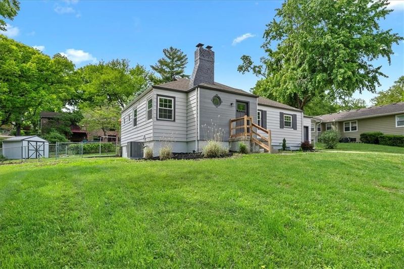 4126 NW Willow Dr, Kansas City, MO 64116
