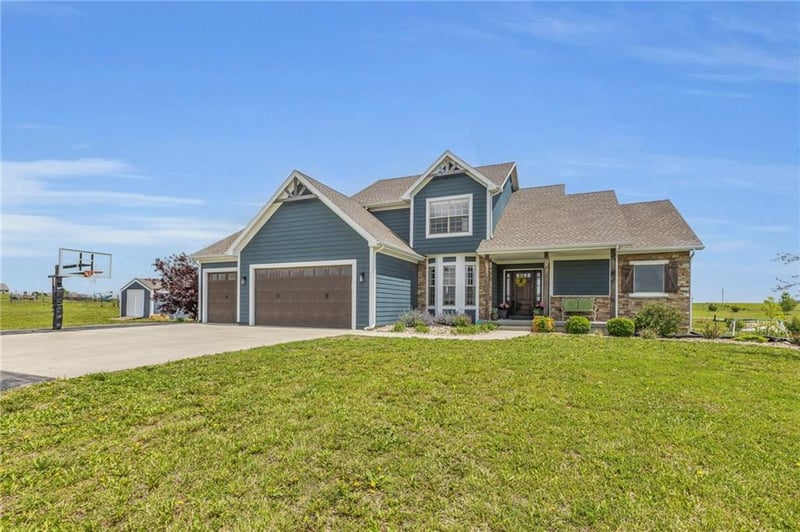 14896 170th St, Bonner Springs, KS 66012