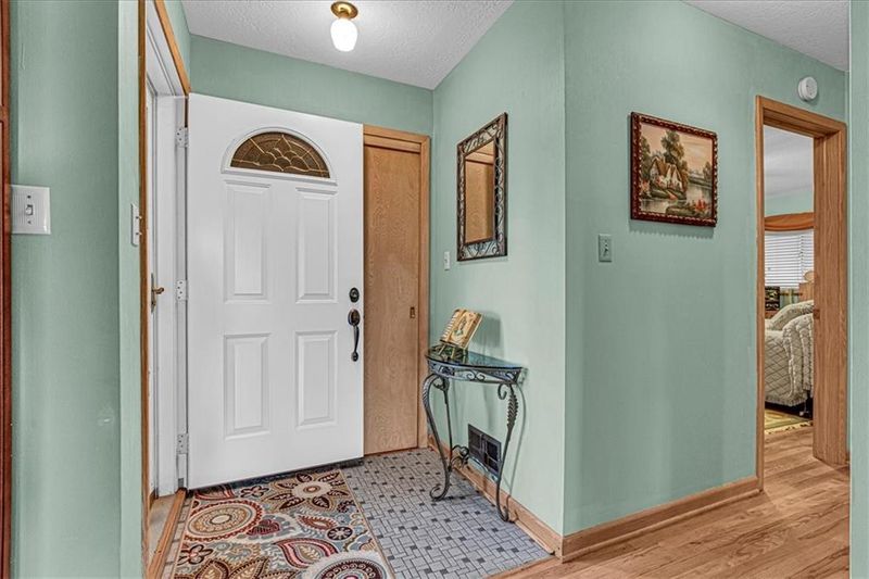 9933 E 36th St S, Independence, MO 64052