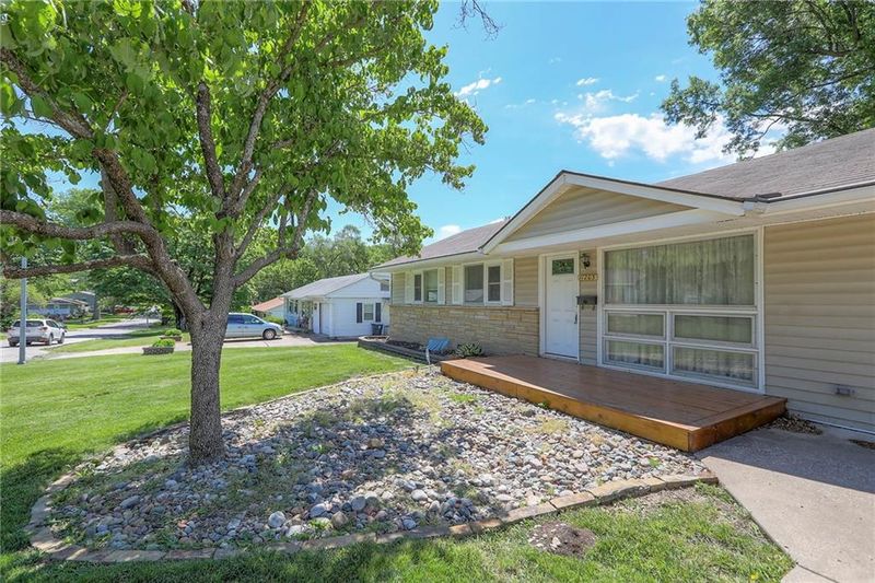11205 E 49th St, Kansas City, MO 64133