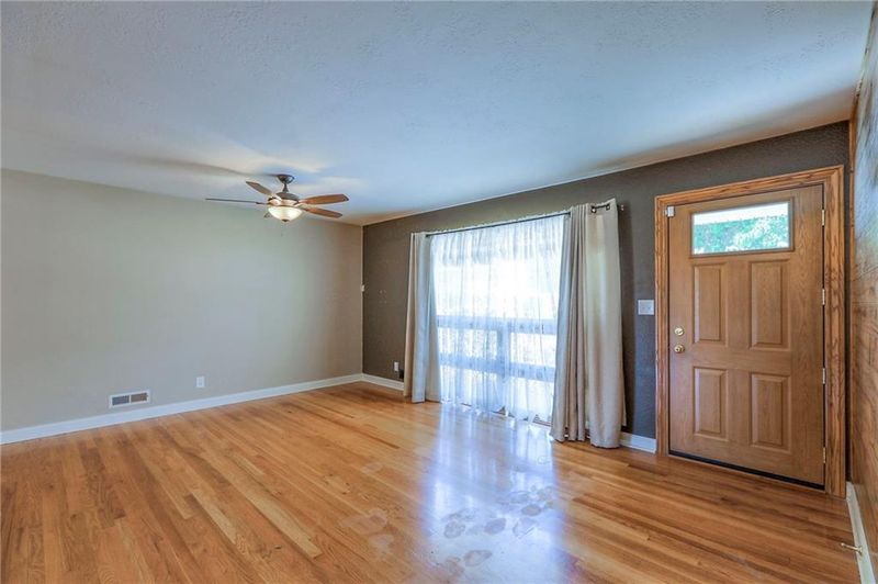 11205 E 49th St, Kansas City, MO 64133