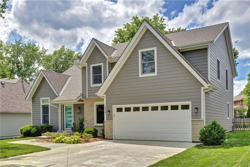 8018 Lichtenauer Rd, Lenexa, KS 66219