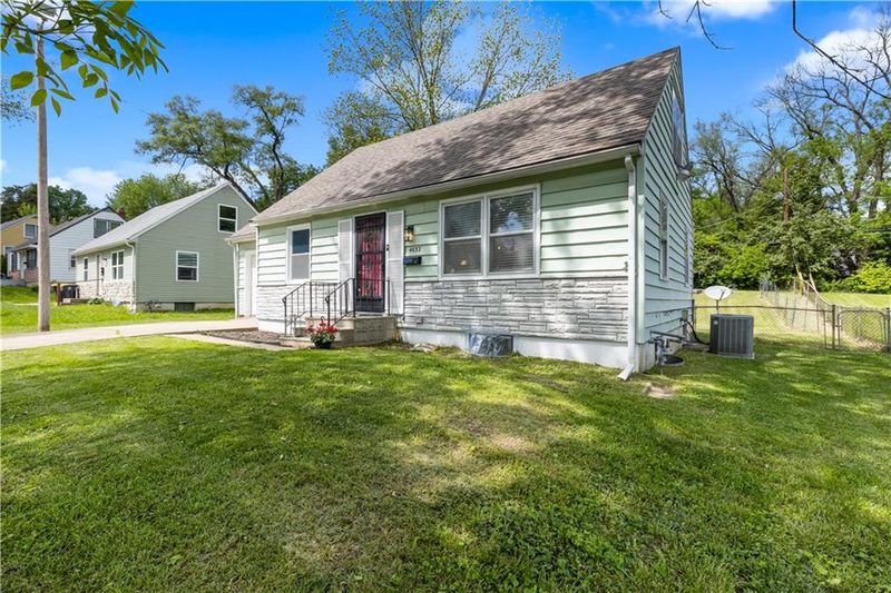 4632 E 43rd Ter, Kansas City, MO 64130
