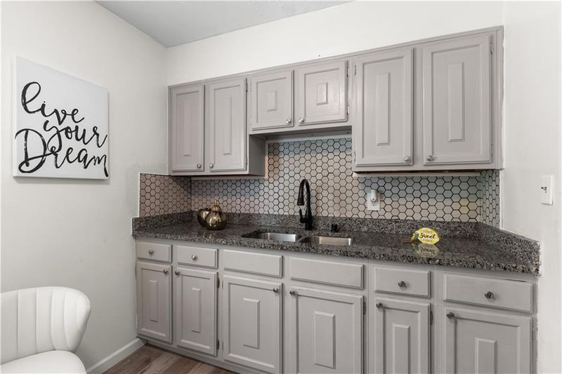 4632 E 43rd Ter, Kansas City, MO 64130