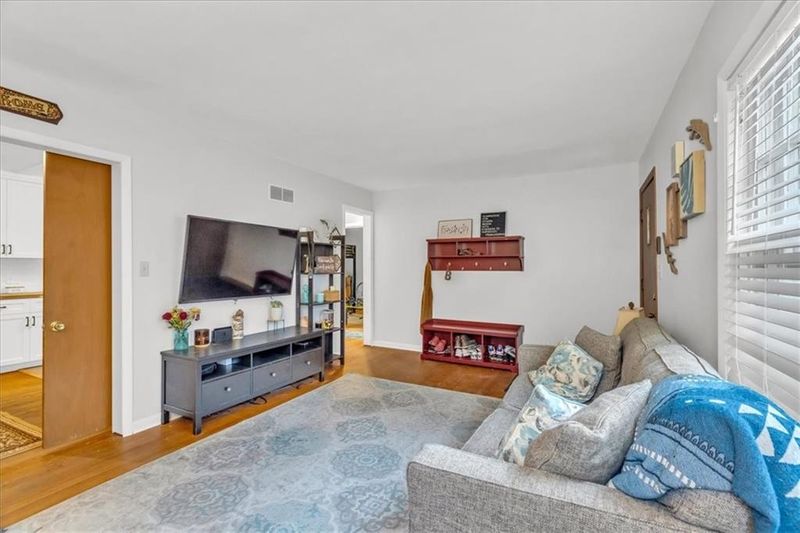1317 W 29th Ter, Independence, MO 64052