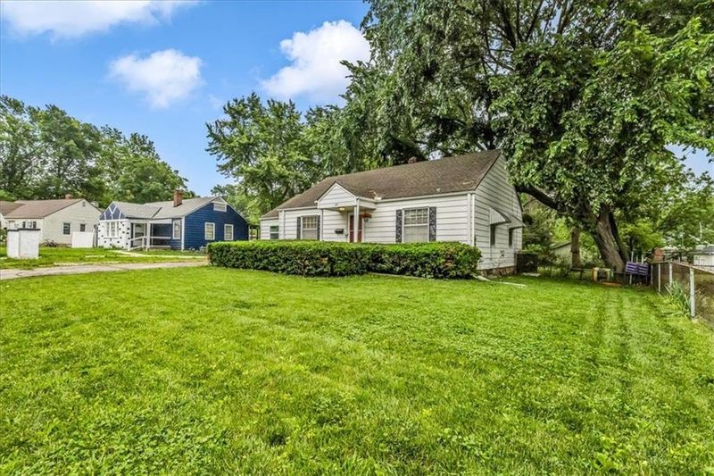 1317 W 29th Ter, Independence, MO 64052