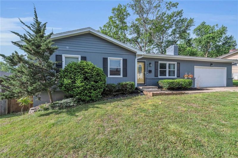 1305 E 101st St, Kansas City, MO 64131