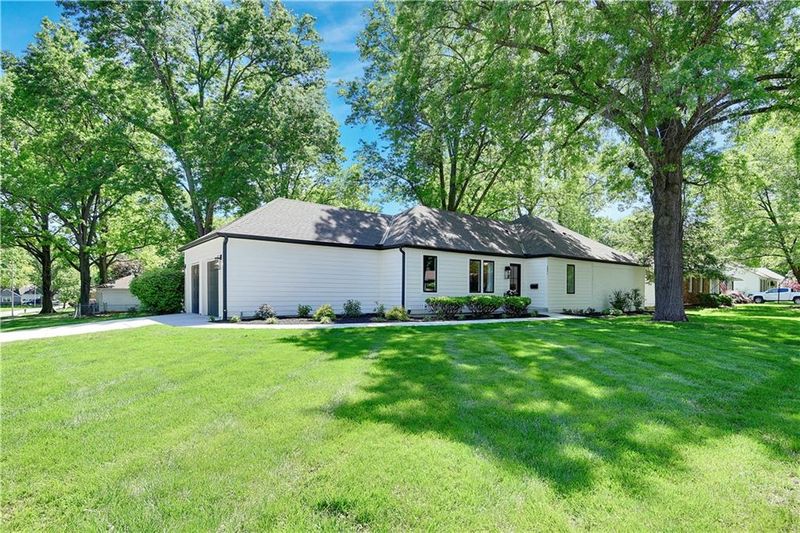 6801 W 99th St, Overland Park, KS 66212