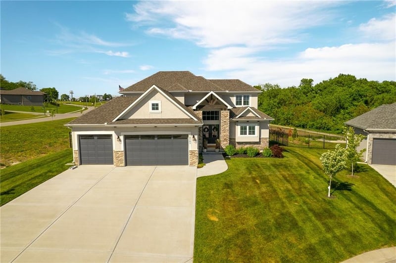 2705 NE Crestview St, Blue Springs, MO 64029