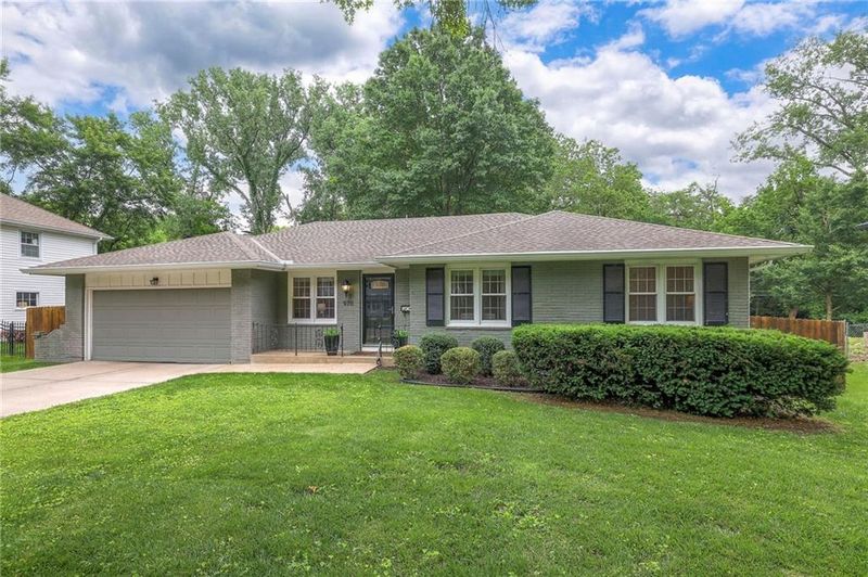 9711 Roe Ave, Overland Park, KS 66207