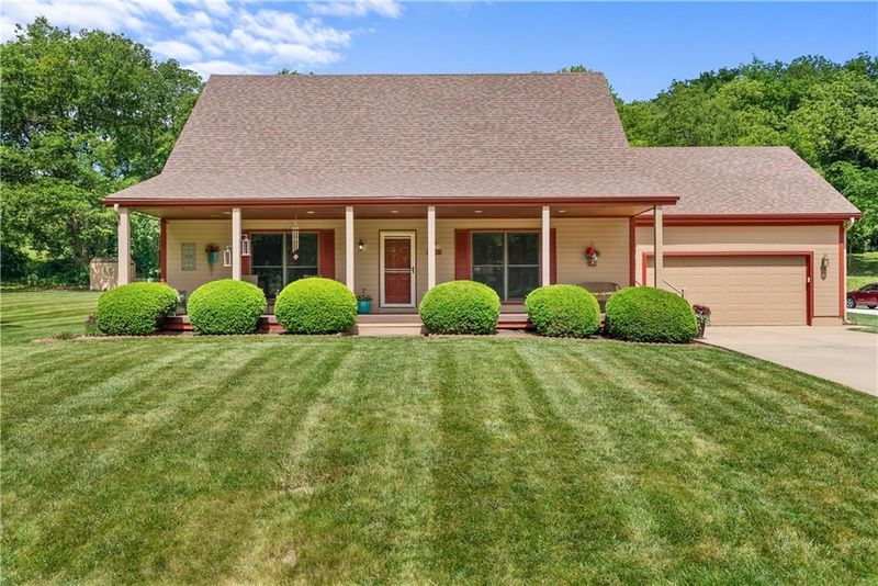 3050 S Bradford Ln, Blue Springs, MO 64015