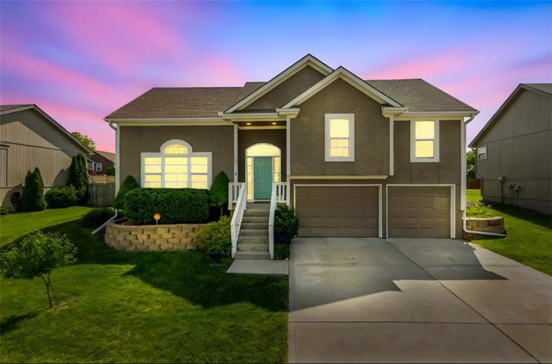 803 Crestridge Dr, Kearney, MO 64060