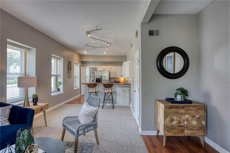 37 E 29th St, Kansas City, MO 64108