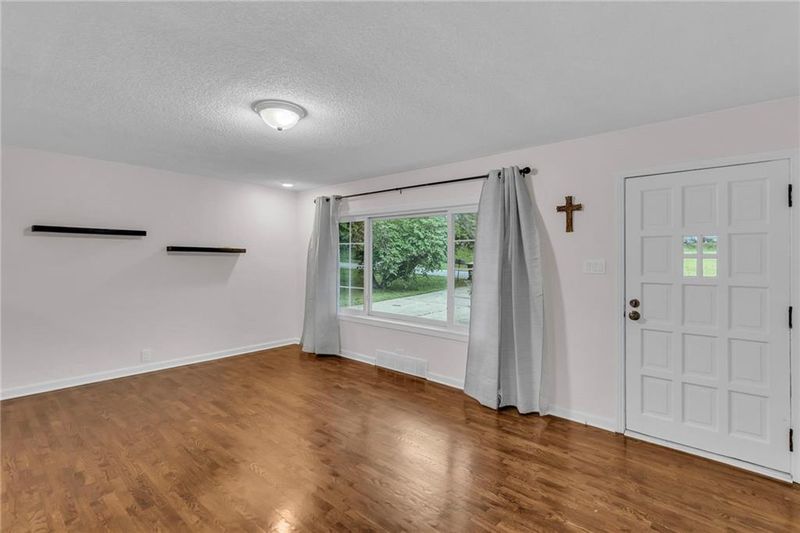 5406 N Central St, Kansas City, MO 64118