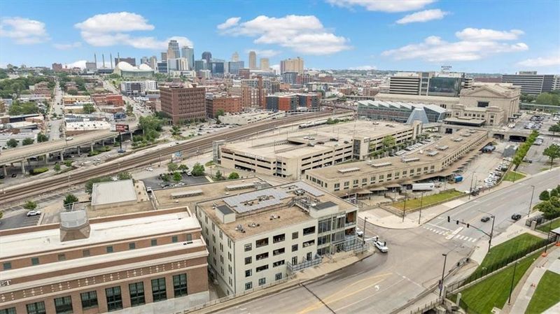 360 W Pershing Rd #210, Kansas City, MO 64108