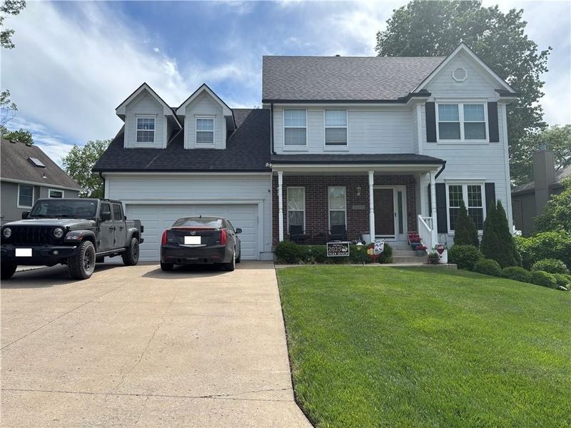 1532 SW Fredrick Dr, Lee's Summit, MO 64081